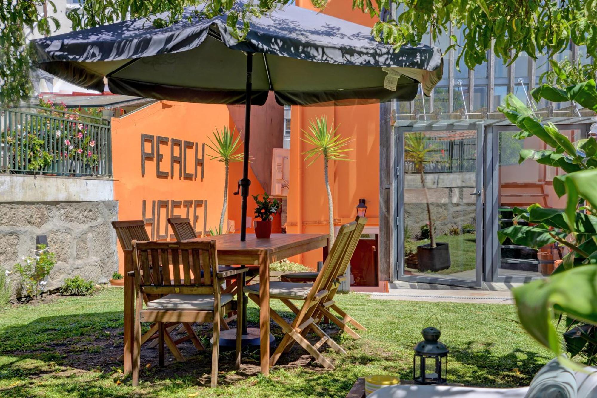 Peach Hostel & Suites Porto Luaran gambar